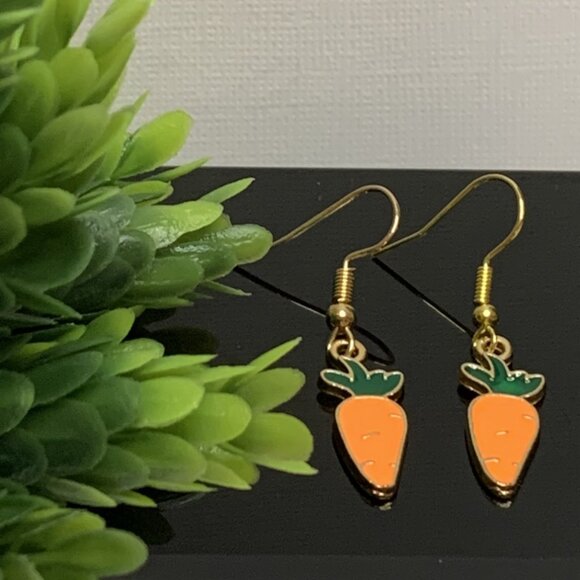 Carrot Earring, Easter Earring, Vegetable Earring, Funny Food Earring, Gift Idea - Picture 2 of 5